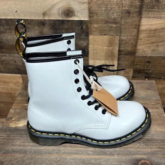NWT Dr Martens 8 Eye Lace‎ White Leather Combat Boots Women's Size 6