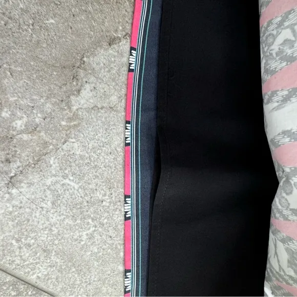 NWT Kenneth Cole New York The Juliet Skirt Flamingo Pink Mini Lined Black
