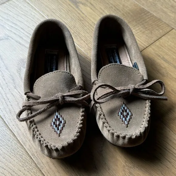 NWT Manitobah Mukluks - Canoe Suede Mocassin‎ - Oak Colour - Ladies 6