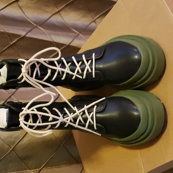 NWT- Steve Madden ‘Mansel’ Lug Sole Combat Boots