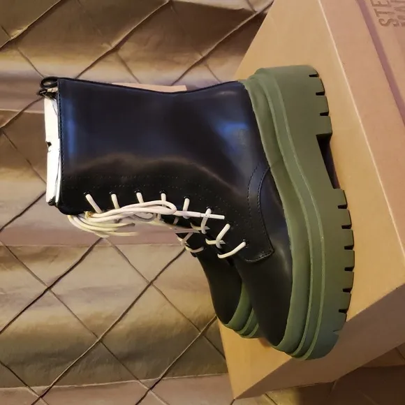 NWT- Steve Madden ‘Mansel’ Lug Sole Combat Boots