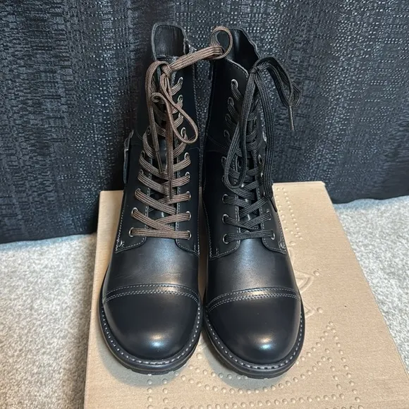 NWT Taos Crave Black Leather Lace-Up Boots
