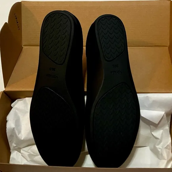 NWT Vivaia Black Round-Toe Walking Flats (Claire Walker)-Size 8.5 ( EU 39.5)
