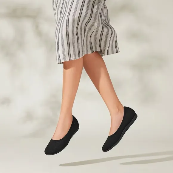NWT Vivaia Black Round-Toe Walking Flats (Claire Walker)-Size 8.5 ( EU 39.5)