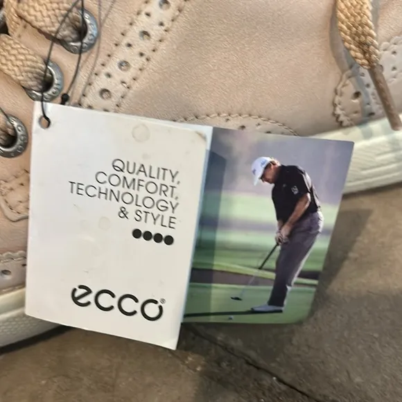NWT! Women’s Ecco Hydromax Hybrid Wingtip Golf Shoes. Size 6-6.5 MSRP $170.00.