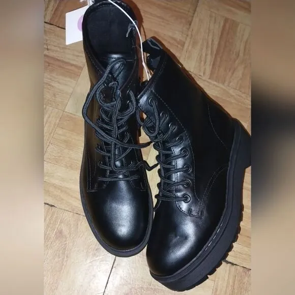 Nwt Women's Combat boots