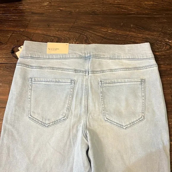 NYDJ Dakota Crop Pull-On Jeans In Oceanfront Light Blue Size Medium