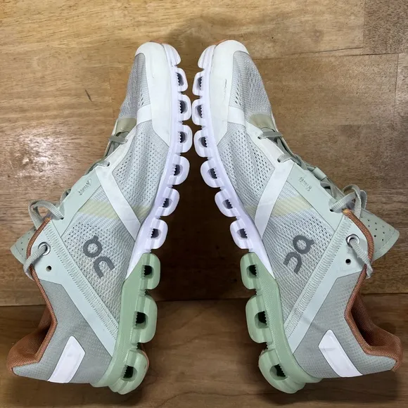 On CloudFlow 2.0 LIGHTWEIGHT Womens Size 8.5 Running Shoes Sneakers White Aloe
