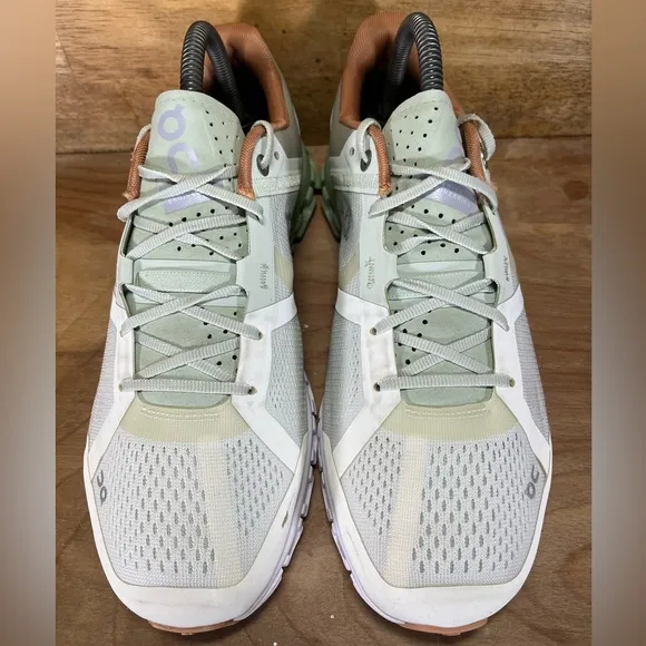 On CloudFlow 2.0 LIGHTWEIGHT Womens Size 8.5 Running Shoes Sneakers White Aloe