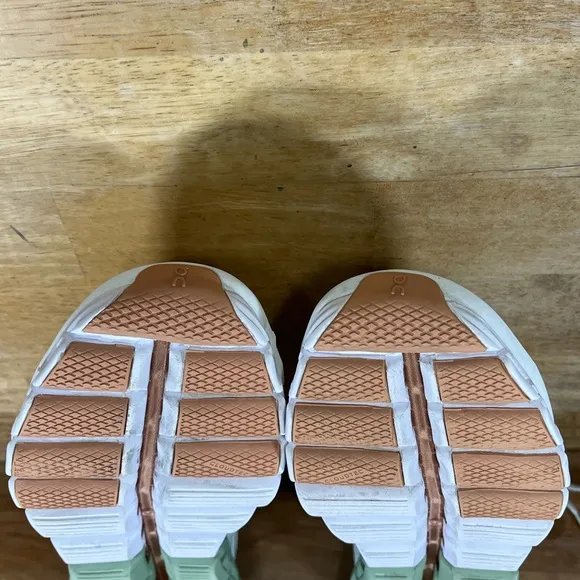 On CloudFlow 2.0 LIGHTWEIGHT Womens Size 8.5 Running Shoes Sneakers White Aloe