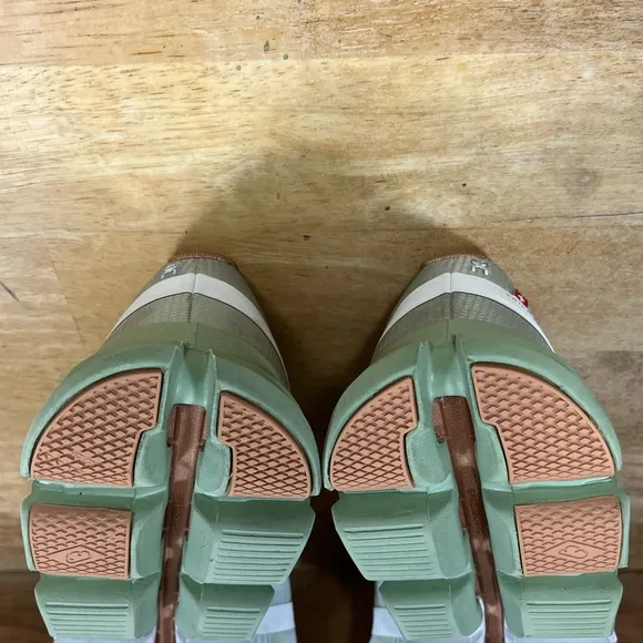 On CloudFlow 2.0 LIGHTWEIGHT Womens Size 8.5 Running Shoes Sneakers White Aloe