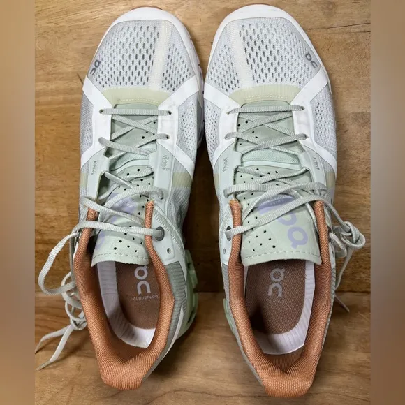 On CloudFlow 2.0 LIGHTWEIGHT Womens Size 8.5 Running Shoes Sneakers White Aloe
