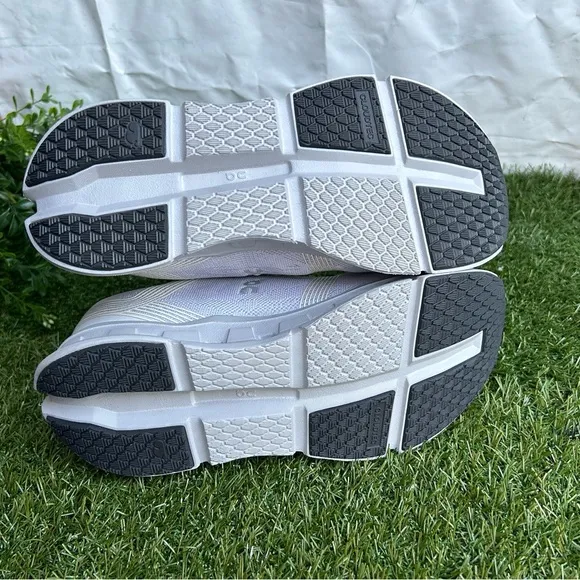 ON Cloudgo White | GlacierWOMEN SHOES size 9.5 NEW