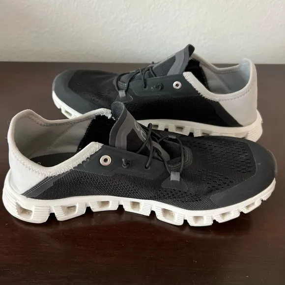 On Running Cloud Men’s Shoes Black/White Size 8