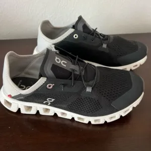 On Running Cloud Men’s Shoes Black/White Size 8