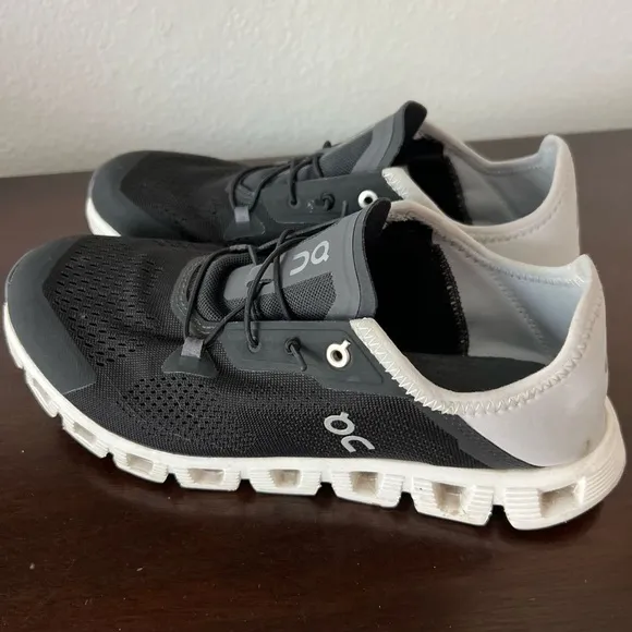 On Running Cloud Men’s Shoes Black/White Size 8