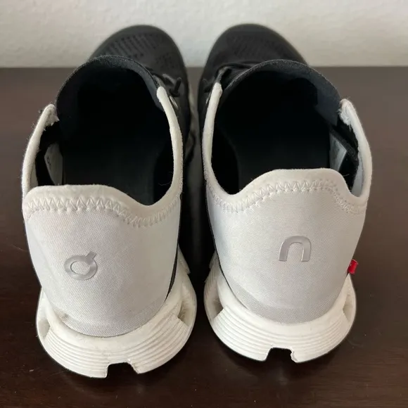 On Running Cloud Men’s Shoes Black/White Size 8