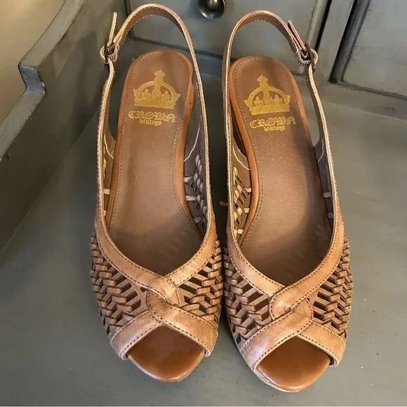 Open toe brown Crown Vintage wedges in 8.5 in excellent condition