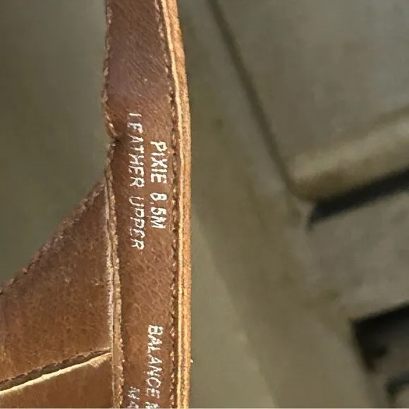 Open toe brown Crown Vintage wedges in 8.5 in excellent condition