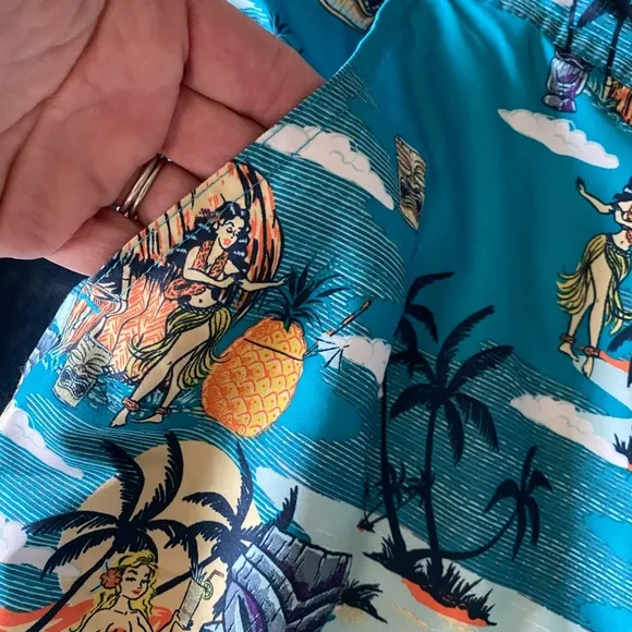 ORIGINAL PENGUIN swim trunks! FUN Hula/Hawaiian print /mesh lined/3 pockets!🌴