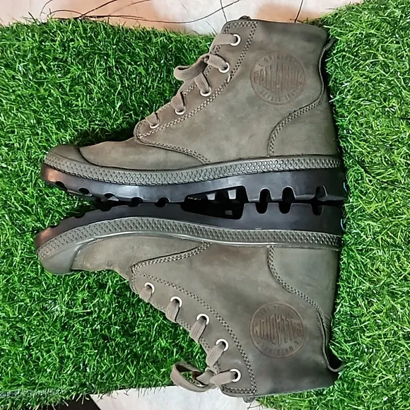 Palladium Womens Combat Boot Army Green size 5.5
