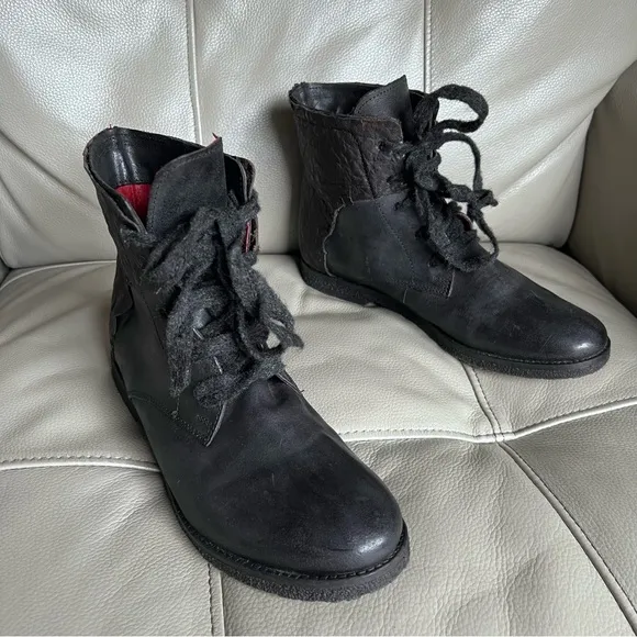 Papucei Handmade Italian Leather Ankle Boots Sz 40 US 9 Red Lining Moto Grunge