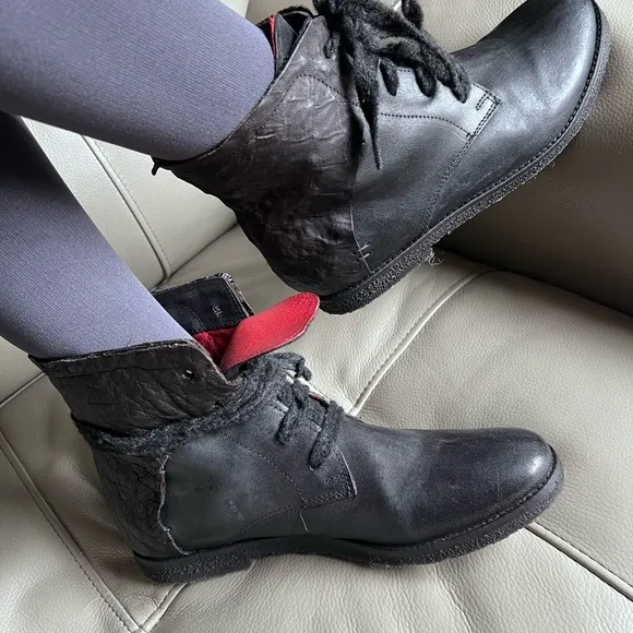 Papucei Handmade Italian Leather Ankle Boots Sz 40 US 9 Red Lining Moto Grunge