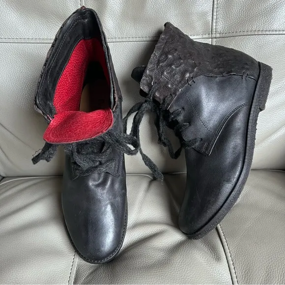 Papucei Handmade Italian Leather Ankle Boots Sz 40 US 9 Red Lining Moto Grunge