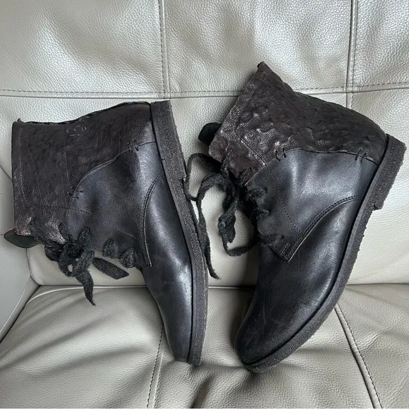 Papucei Handmade Italian Leather Ankle Boots Sz 40 US 9 Red Lining Moto Grunge