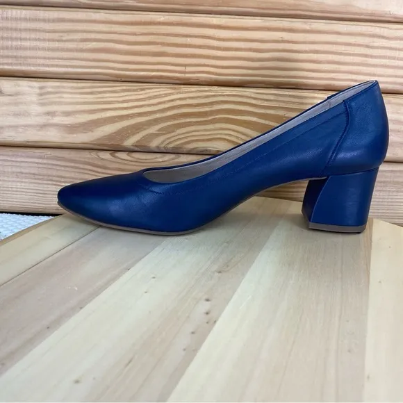 Paul Green Blue Leather Closed Toe Slip On Heels 8.5 US Pump Career Classic Shoe