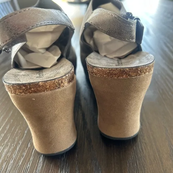 Pierre Dumas platform wedges metallic sandals