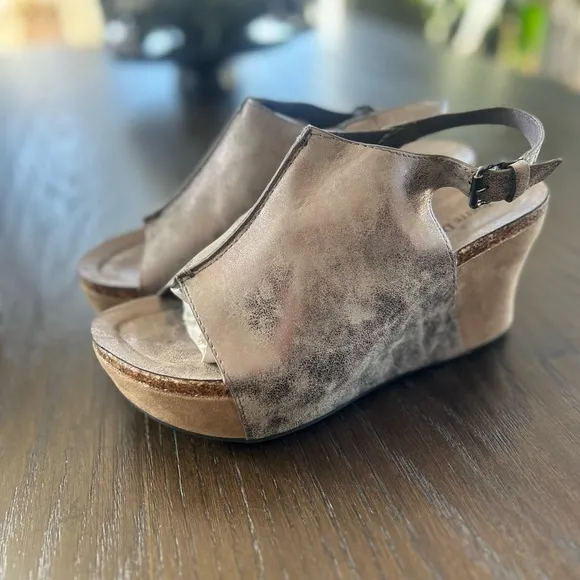 Pierre Dumas platform wedges metallic sandals