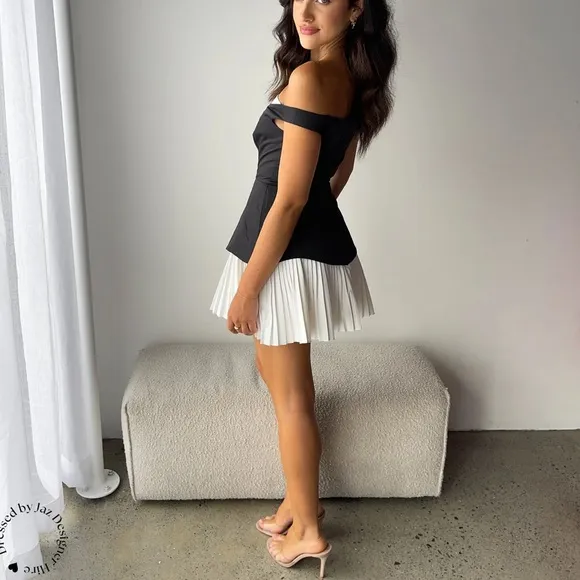 Pleated hem flare dress black and white contrast mini dress