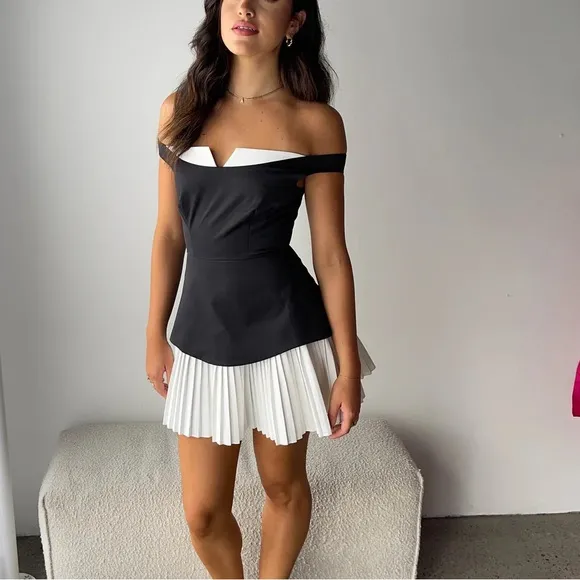 Pleated hem flare dress black and white contrast mini dress