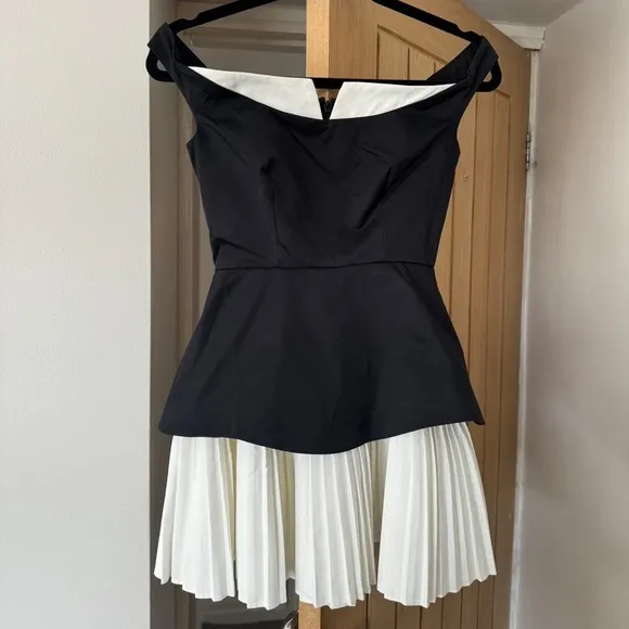 Pleated hem flare dress black and white contrast mini dress