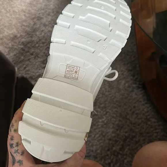 Plush Lined White Boots. Thick soles super comfy. Lace up . Sz 8.5