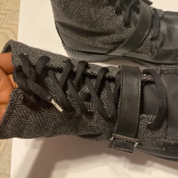 POLO RALPH LAUREN COMBAT BLACK AND GRAY BOOTS SIZE 6