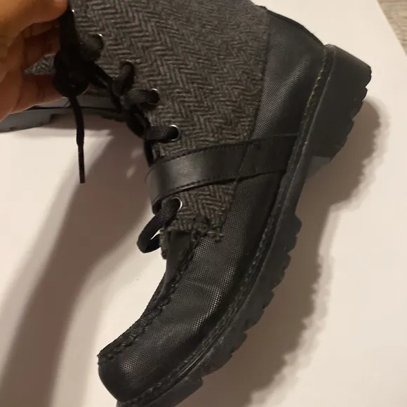 POLO RALPH LAUREN COMBAT BLACK AND GRAY BOOTS SIZE 6