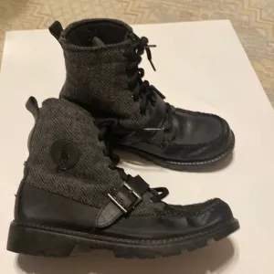 POLO RALPH LAUREN COMBAT BLACK AND GRAY BOOTS SIZE 6