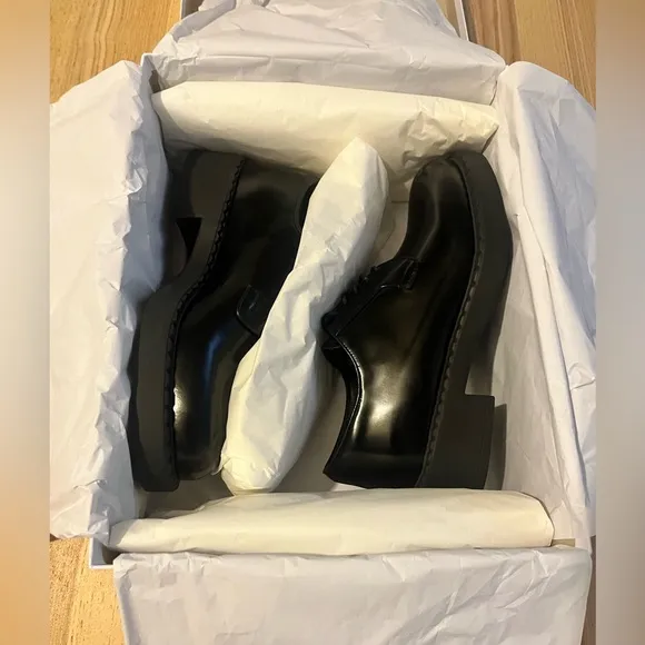 Prada Black leather lace up loafer. Woman’s size 7.
