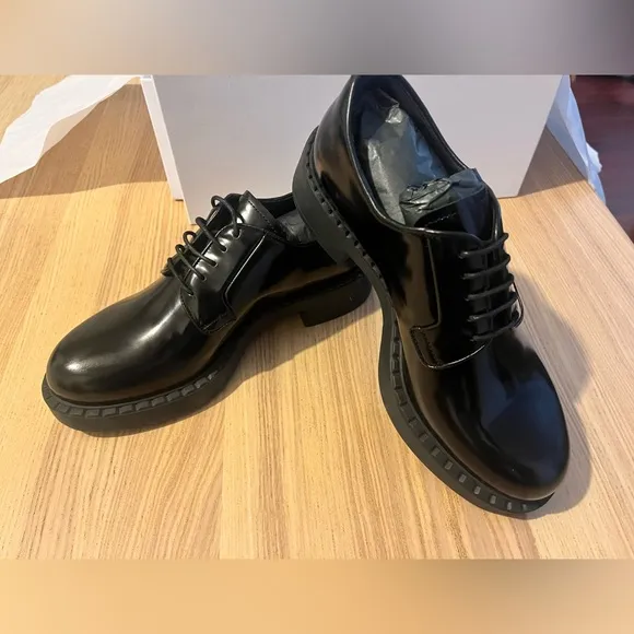 Prada Black leather lace up loafer. Woman’s size 7.