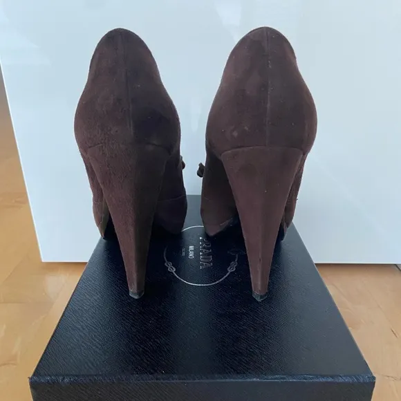 Prada Brown Suede Shoes size 40