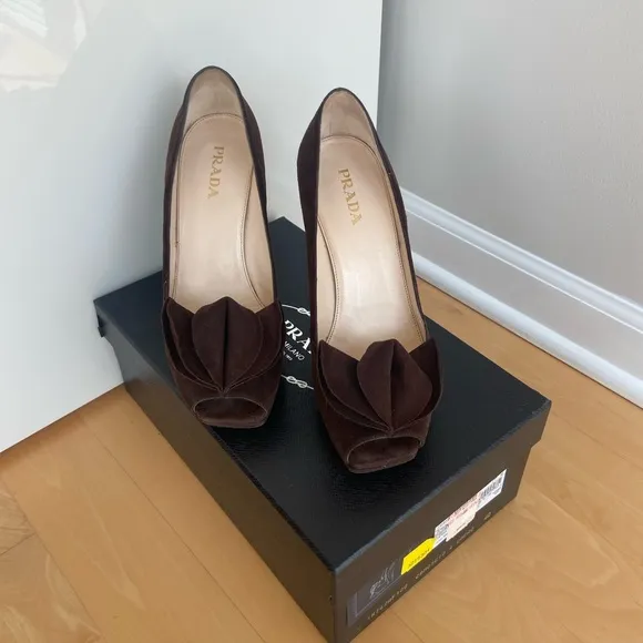 Prada Brown Suede Shoes size 40