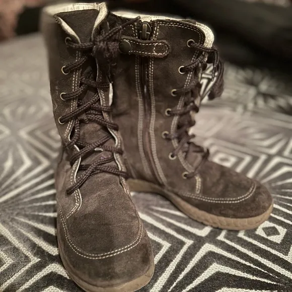 Primigi Suede Lace Up Girls Boots. Size EU 27 US 10.
