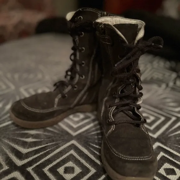 Primigi Suede Lace Up Girls Boots. Size EU 27 US 10.