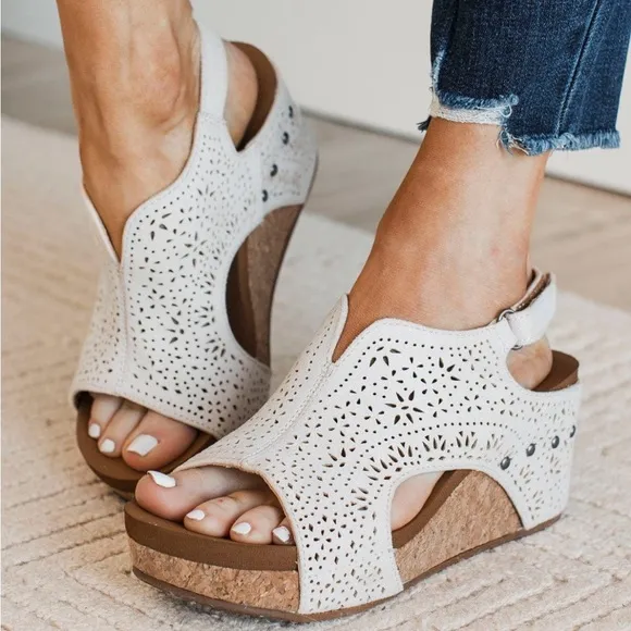 Pulse Boutique Very G Free Fly Cream Wedges