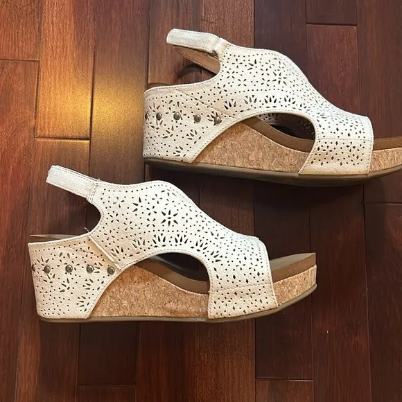 Pulse Boutique Very G Free Fly Cream Wedges