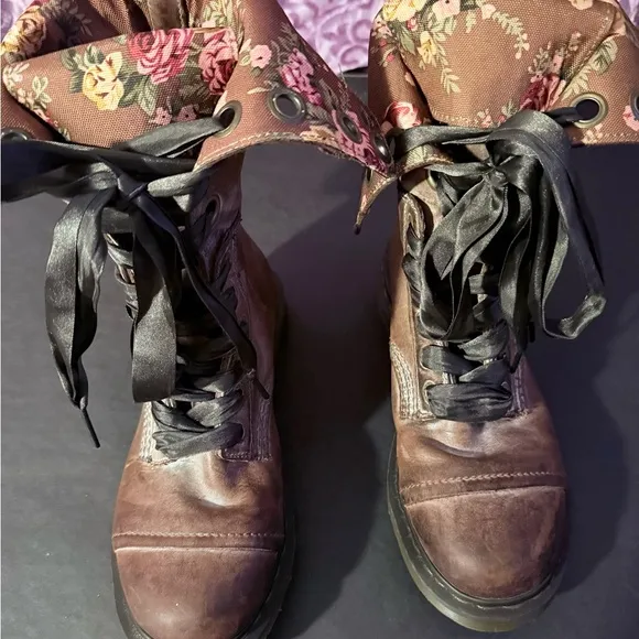 RARE Dr. Marten Triumph Floral Fold- Over Lace up boots
