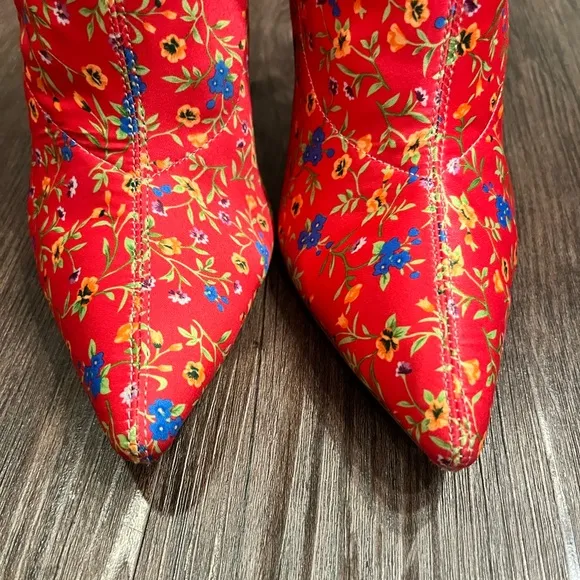 RAYE BOOTIE•MAGENTA WITH MULTI-COLORED FLOWERS•SIZE: 9
