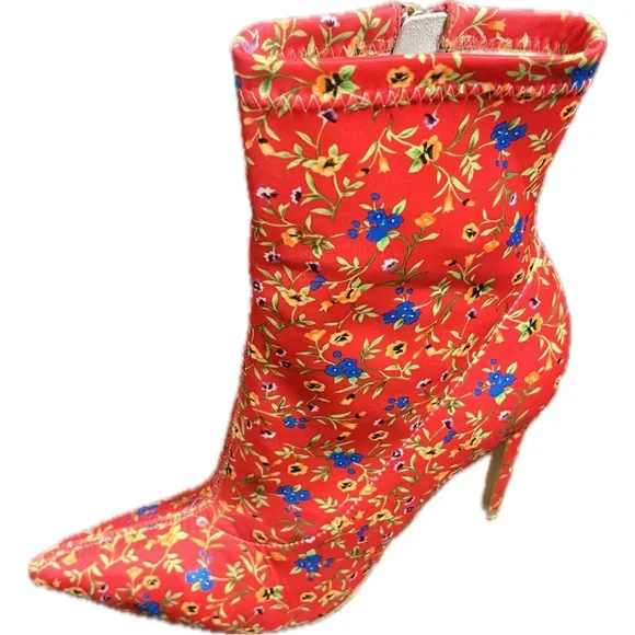 RAYE BOOTIE•MAGENTA WITH MULTI-COLORED FLOWERS•SIZE: 9